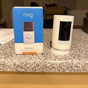 Ring Doorbell 4 in Black and White with Packaging